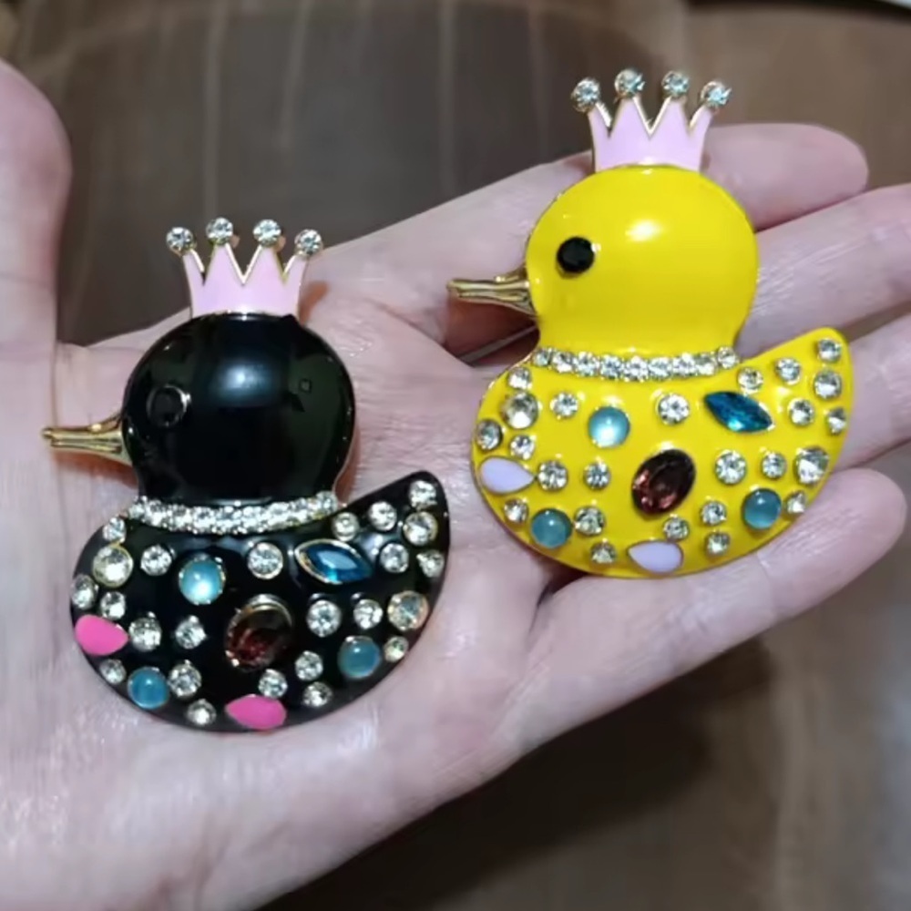 Yellow Duck Gold Crystal Brooch - Picture 5 of 10